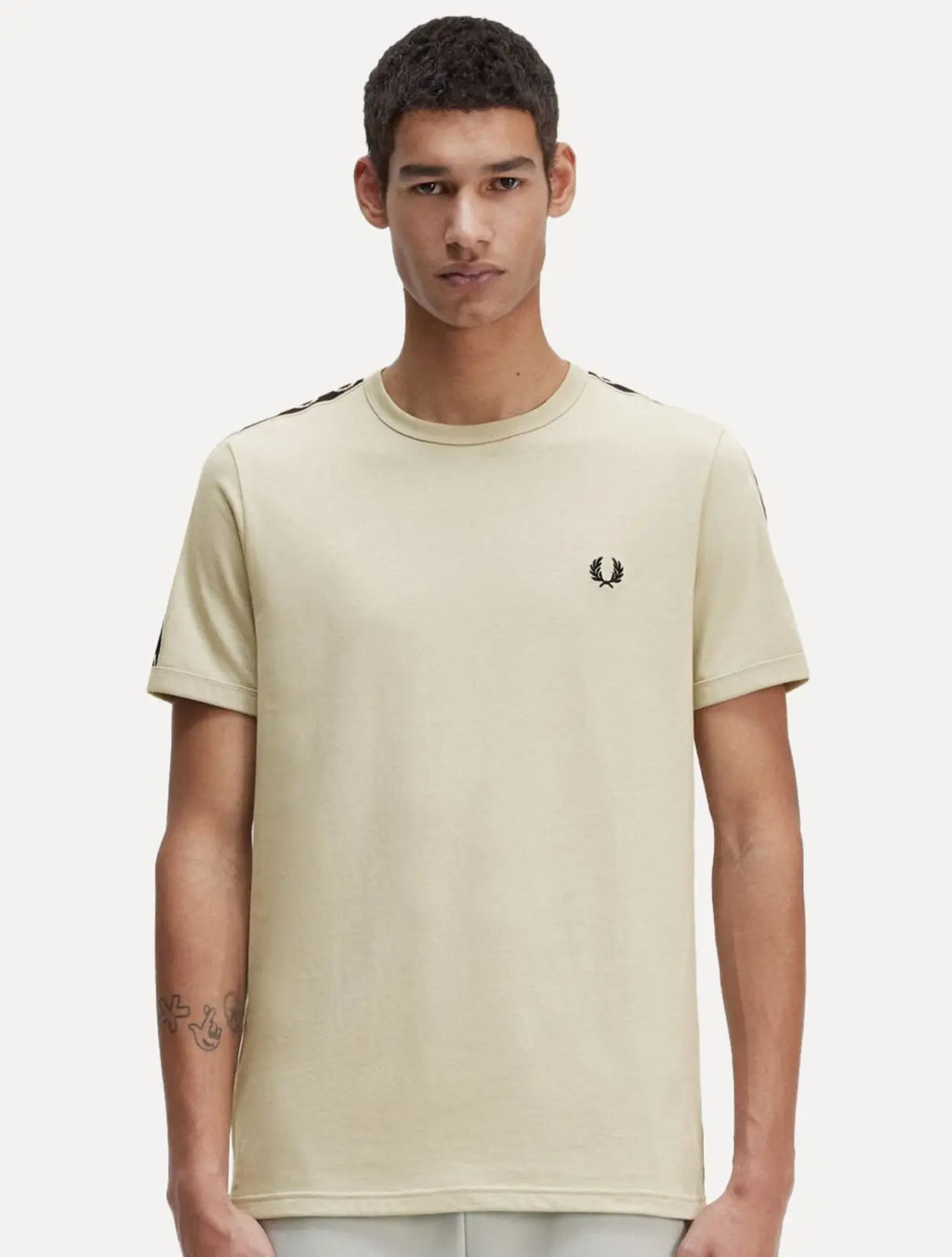 Camiseta Fred Perry M4613 - Off White
